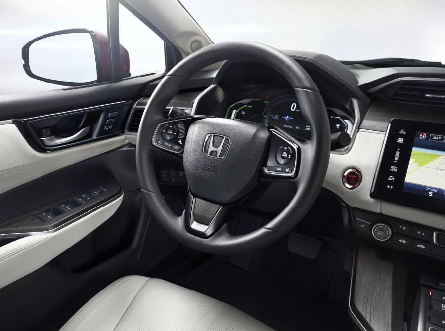 Интерьер Honda Clarity Fuel Cell 2016 года  (US) (фото 17 из 40)